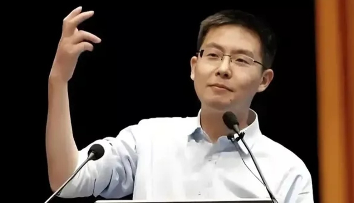 宇树科技董事长 王兴兴身家超千亿元，拿下90后新首富